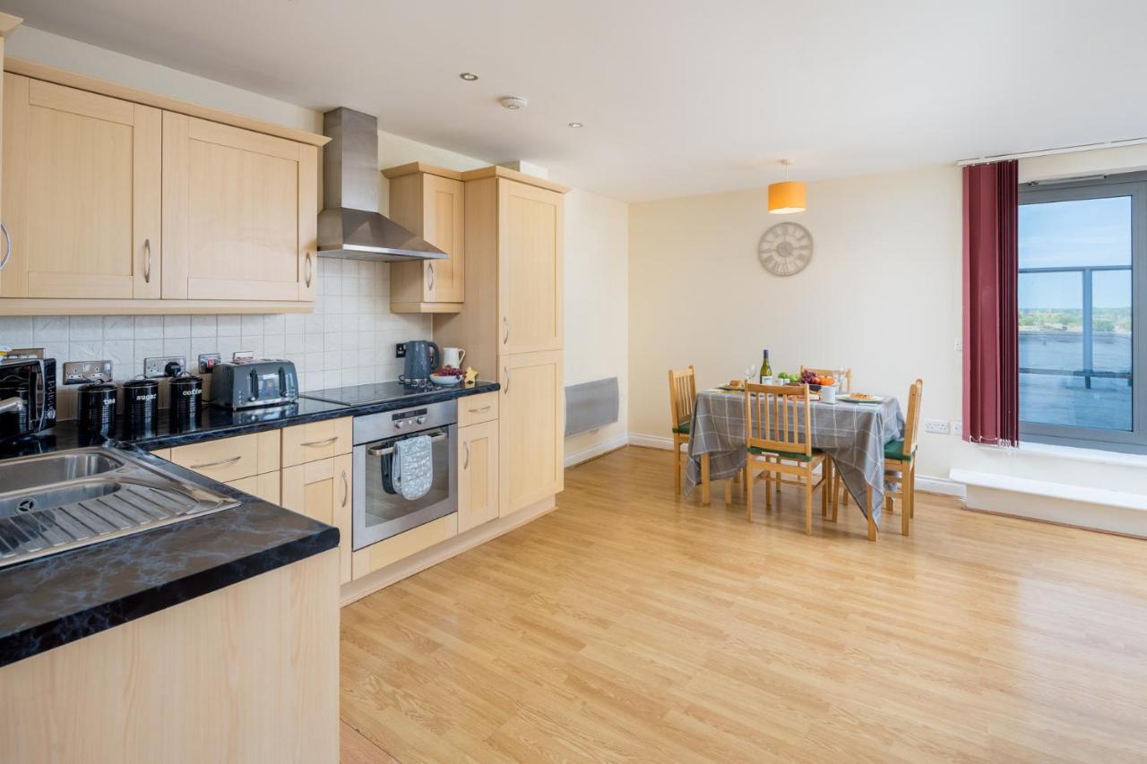 Central Watford Stylish 2 Bedroom Serviced Apartment With Free Parking Bagian luar foto