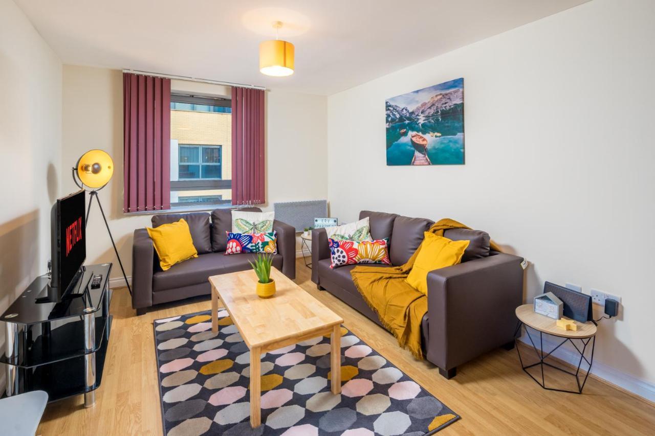 Central Watford Stylish 2 Bedroom Serviced Apartment With Free Parking Bagian luar foto