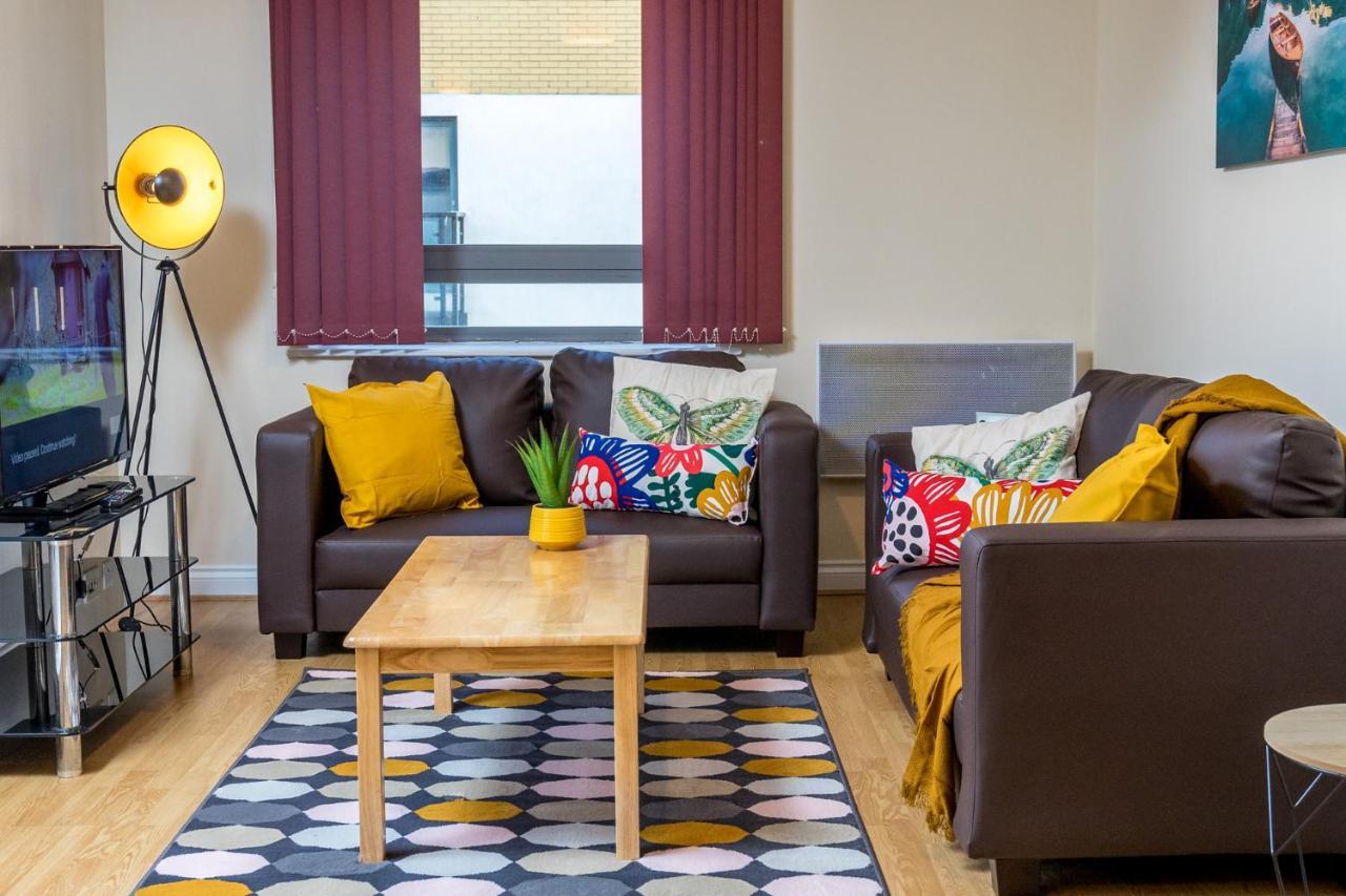 Central Watford Stylish 2 Bedroom Serviced Apartment With Free Parking Bagian luar foto