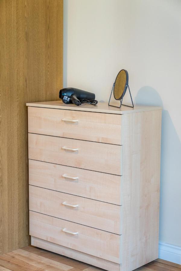 Central Watford Stylish 2 Bedroom Serviced Apartment With Free Parking Bagian luar foto